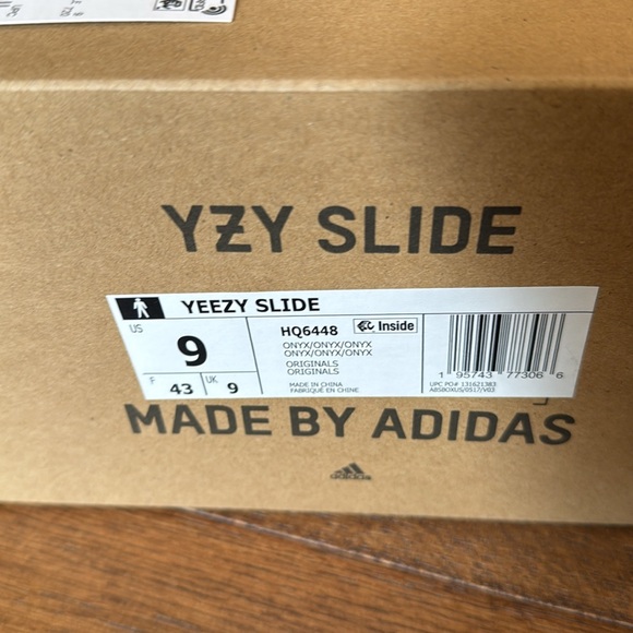 Adidas YEEZY Black Slide Sandals - Picture 4 of 4